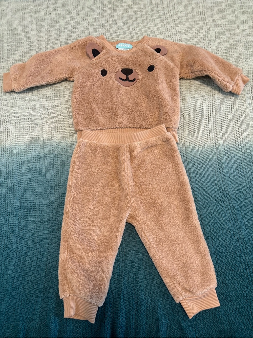 Pekkle 12M fuzzy bear outfit set